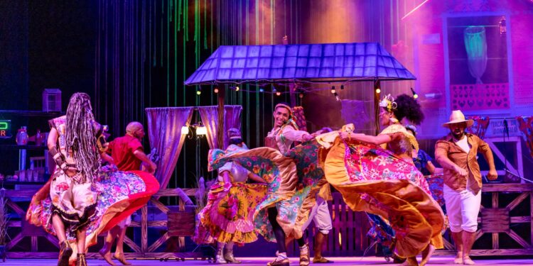 Espatódea Trupe apresenta ‘Amazonas, o maior espetáculo do Brasil’ no Teatro Manauara