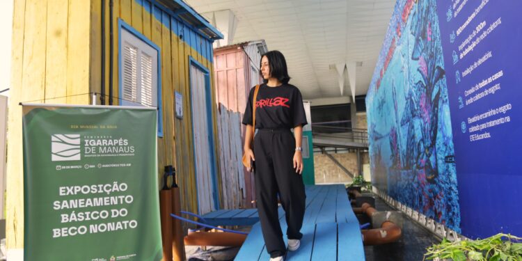 Exposição em tamanho real do Beco Nonato é exibida no TCE-AM em seminário sobre igarapés