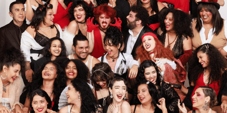‘Cabaré Chinelo – O Show’ lança álbum com trilha sonora do espetáculo no palco do Teatro Amazonas