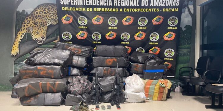 Polícias Federal, Civil, Militar e Nacional do Peru apreendem 900 kg de drogas no Amazonas