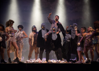 Companhia de Teatro Vitória Régia encena “A Pequena Esperança”: Uma jornada por tragédia, humor e reflexão