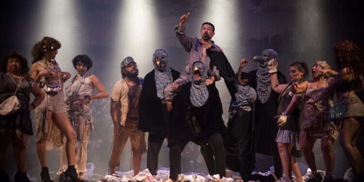 Companhia de Teatro Vitória Régia encena “A Pequena Esperança”: Uma jornada por tragédia, humor e reflexão