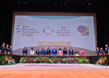 Presidente do TCE-AM recebe medalhas  em evento nacional de ouvidores por criação da Ouvidoria da Mulher