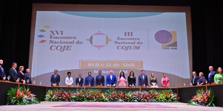 Presidente do TCE-AM recebe medalhas  em evento nacional de ouvidores por criação da Ouvidoria da Mulher