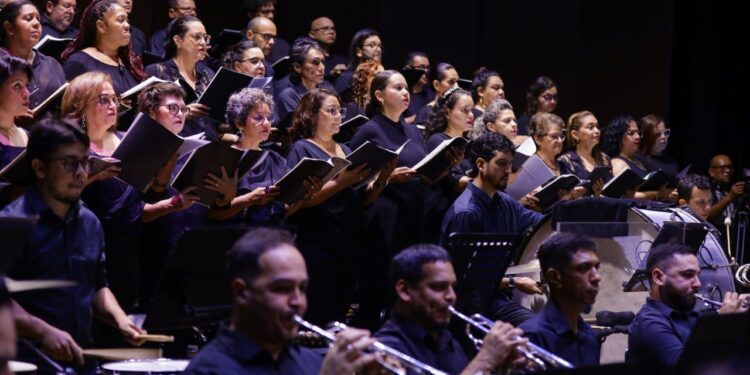 Teatro Amazonas recebe diversa programação cultural na semana do feriado do Dia do Trabalhador