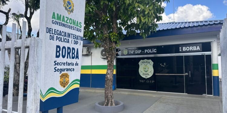 No Amazonas, homem é preso por invadir escola e ameaçar alunos e professores