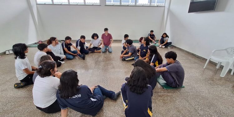 Estudantes da zona Norte participam de projeto “Cenários da Natureza”: Teatro, ecologia e sabedoria  dos povos originários para a juventude
