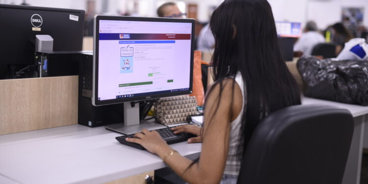 Prefeitura de Manaus prorroga inscrições para o Bolsa Idiomas até esta terça-feira