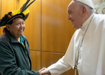 Líder yanomami Davi Kopenawa pede a Papa que apoie retirada de garimpo