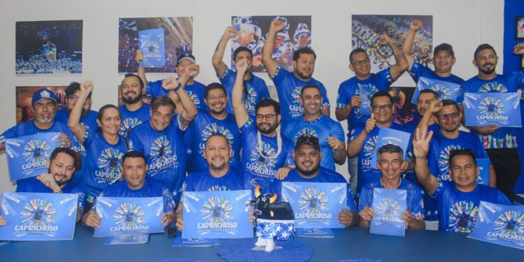 Artistas do Caprichoso recebem projetos para execução do espetáculo “Cultura, o Triunfo do Povo”