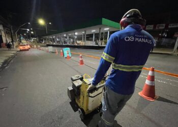 Obras de implantação de redes de esgoto avançam para novo trecho da Avenida Constantino Nery