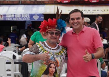 Parlamentar solicita cidadania parintinense a empresário, dono do Bar do Joel