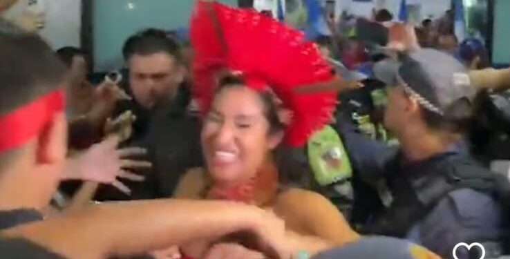 Chegada da cunhã: Isabelle Nogueira atrai multidão em retorno a Manaus