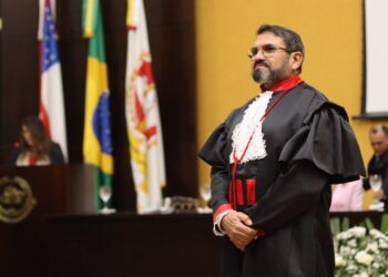 Ministério Público empossa Elvys de Paula Freitas como novo procurador de Justiça do Amazonas
