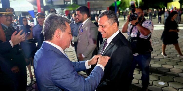 PGJ recebe medalhas Tiradentes e do Mérito Policial Militar