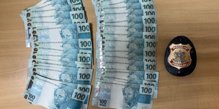 Polícia Federal prende mulher com dinheiro falso em Manaus
