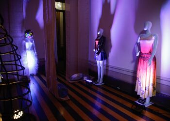 Corpo artístico do Governo do Amazonas celebra 25 anos e apresenta trechos de coreografias históricas em exposição