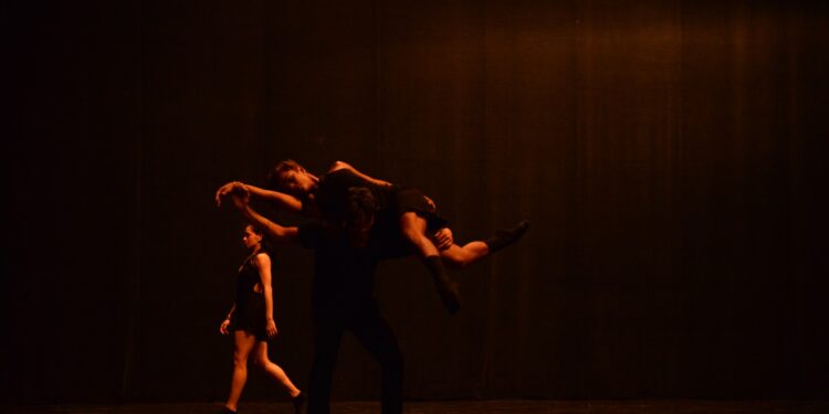 Espetáculo ‘Solatium’ estreia na Temporada de Corpos Artísticos no Teatro Amazonas