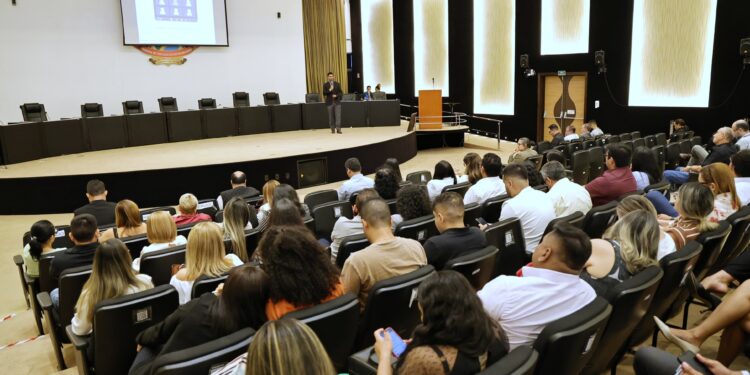 TCE capacita 85 representantes de 19 municípios do AM em sistema de teleauditoria