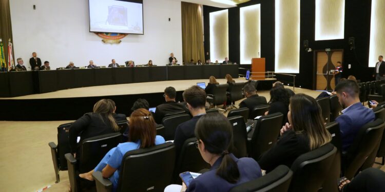 TCE-AM reprova contas da Câmara de Uarini e aplica multa de R$ 50 mil à presidente da Casa