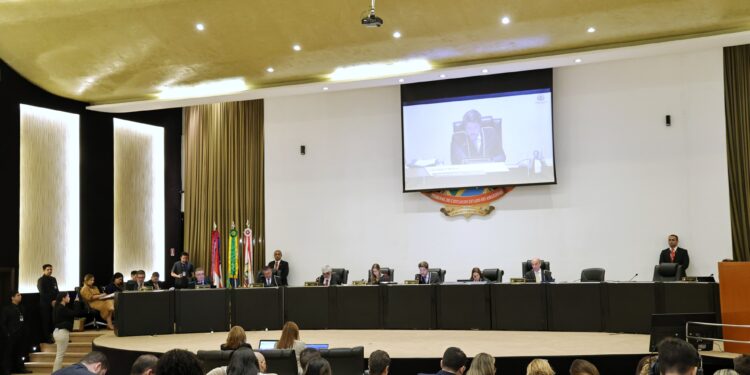 TCE-AM reprova contas e aplica multa de R$ 34,1 mil a ex-secretário da Semulsp