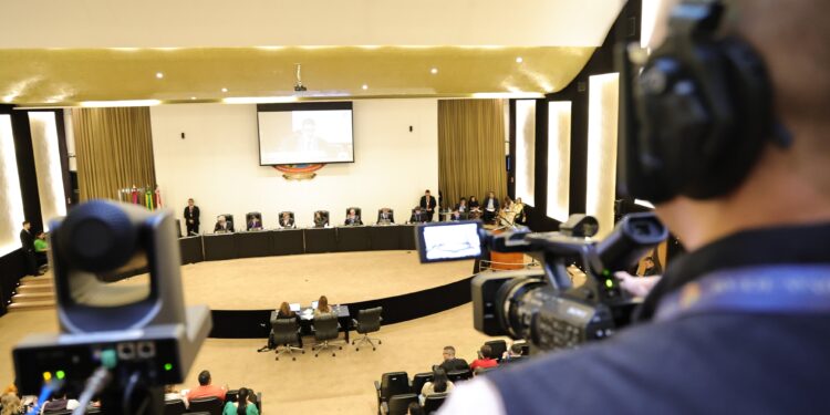 TCE-AM aplica multa milionária a ex-secretário da Seinfra por precariedade nas vias de acesso de Iranduba