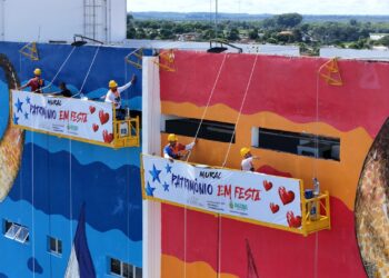 57º Festival de Parintins: Bumbódromo recebe time de artistas para pintura da marca oficial do evento