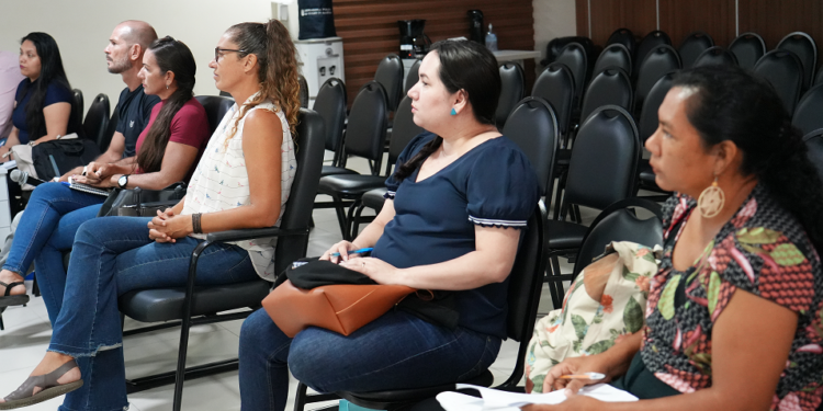 GT dos Flutuantes da DPE-AM realiza reunião para alinhar levantamento de moradores do Tarumã-Açu