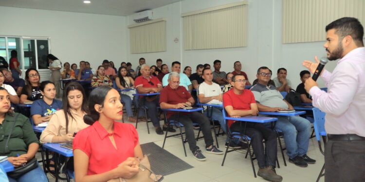 Escola de Contas Públicas do TCE-AM avança pelo interior com curso sobre Nova Lei de Licitações