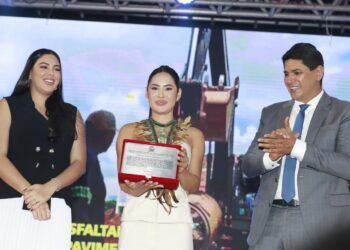 ‘Representou nossa cultura amazônica’, diz presidente do Garantido Fred Góes na entrega do Título de Embaixadora do Festival de Parintins à Isabelle Nogueira