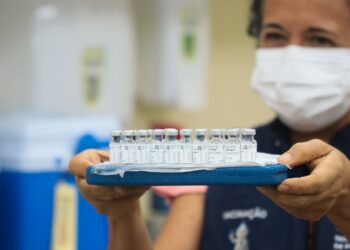 Prefeitura convoca crianças e adolescentes para receber dose de reforço de vacina contra dengue