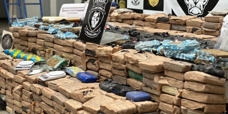 Polícia prende trio e apreende meia tonelada de drogas avaliadas em R$ 7,5 milhões