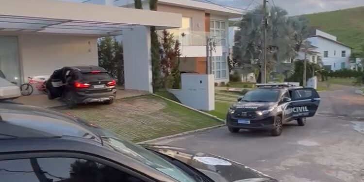 Operação policial prende grupo criminoso por promover eventos de rinhas de galo em vários estados do Brasil