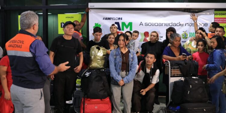 Mais 34 amazonenses que estavam em áreas atingidas pelas enchentes no RS voltam a Manaus