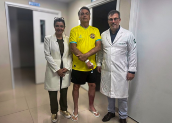 Bolsonaro é levado de Manaus a SP para tratar erisipela e obstrução intestinal
