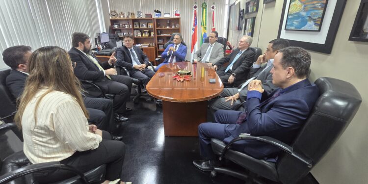Conselheiro do CNMP faz visita técnica ao MPAM para conhecer iniciativas de inovação