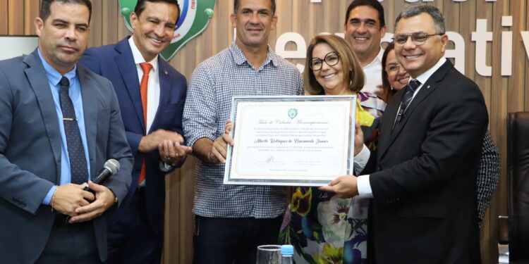 PMAM deflagra operação Choque de Ordem em praça no Centro de Manaus