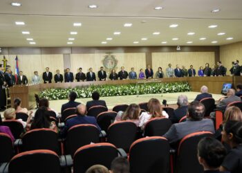 Presidente do TCE-AM participa de solenidade de posse da nova presidência do TRE-AM