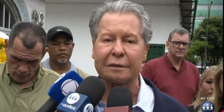 ‘Eu tinha que estar no lugar dele’, diz Arthur Neto após sepultar o corpo do filho Arthur Bisneto