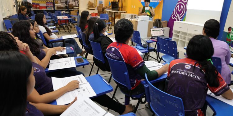 Ouvidoria do TCE-AM leva programa ‘Aluno Ouvidor’ ao município de Manaquiri