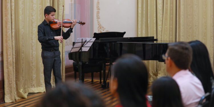 Alunos do Núcleo de Música do Liceu Cláudio Santoro realizam recital especial no Palácio da Justiça