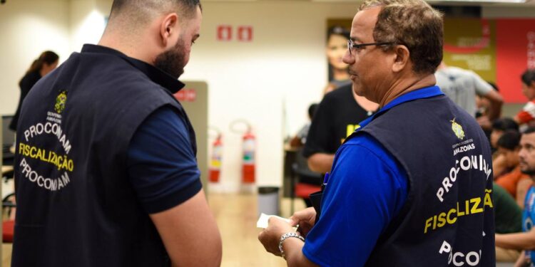 Agências bancárias são fiscalizadas e autuadas pelo Procon-AM por demora no atendimento em Manaus