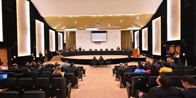 TCE-AM aplica multa milionária a ex-prefeito de Amaturá por irregularidades na compra de combustíveis