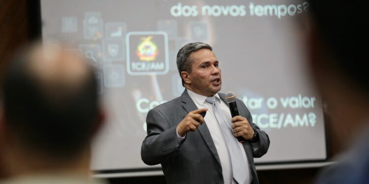 Secretário de Inteligência do TCE-AM ministra palestra em workshop de segurança pública do MPAM