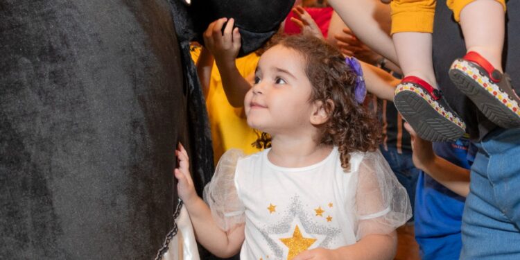 Amazonas Shopping promove “Bumbazinho”, evento para as crianças se divertirem ao som de boi-bumbá
