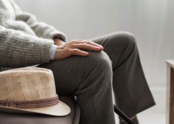 Denúncias de violência contra idosos aumentaram em 2023 no Brasil