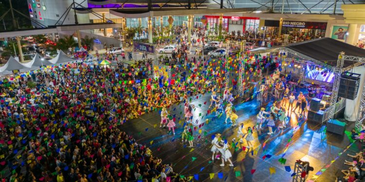 Arraial da Alegria acontece de sexta a domingo com entrada gratuita, shows, quadrilhas e comidas típicas