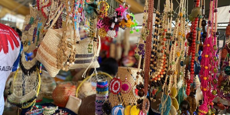 Festival de Parintins 2024: Arte originária é destaque em Feira de Artesanato Indígena