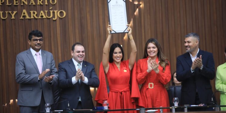 Cunhã: Isabelle Nogueira recebe a maior honraria da Assembleia Legislativa do Amazonas