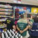 Operação Desentupimento Seguro: PC-AM, FVS-RCP e VISA Manaus fiscalizam supermercado por venda de produtos falsificados